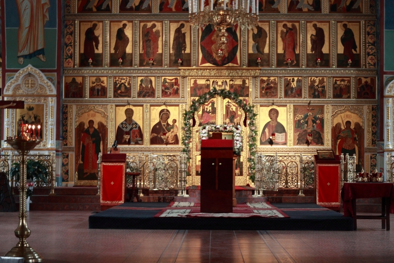 Храм воскресения христова на семеновской. Храм на Семеновской. Иконы в храме Воскресения Христова на Семеновской. Храм Воскресения Христова Семеновская иконы. Храм изнутри Воскресения Христова на Семеновской.